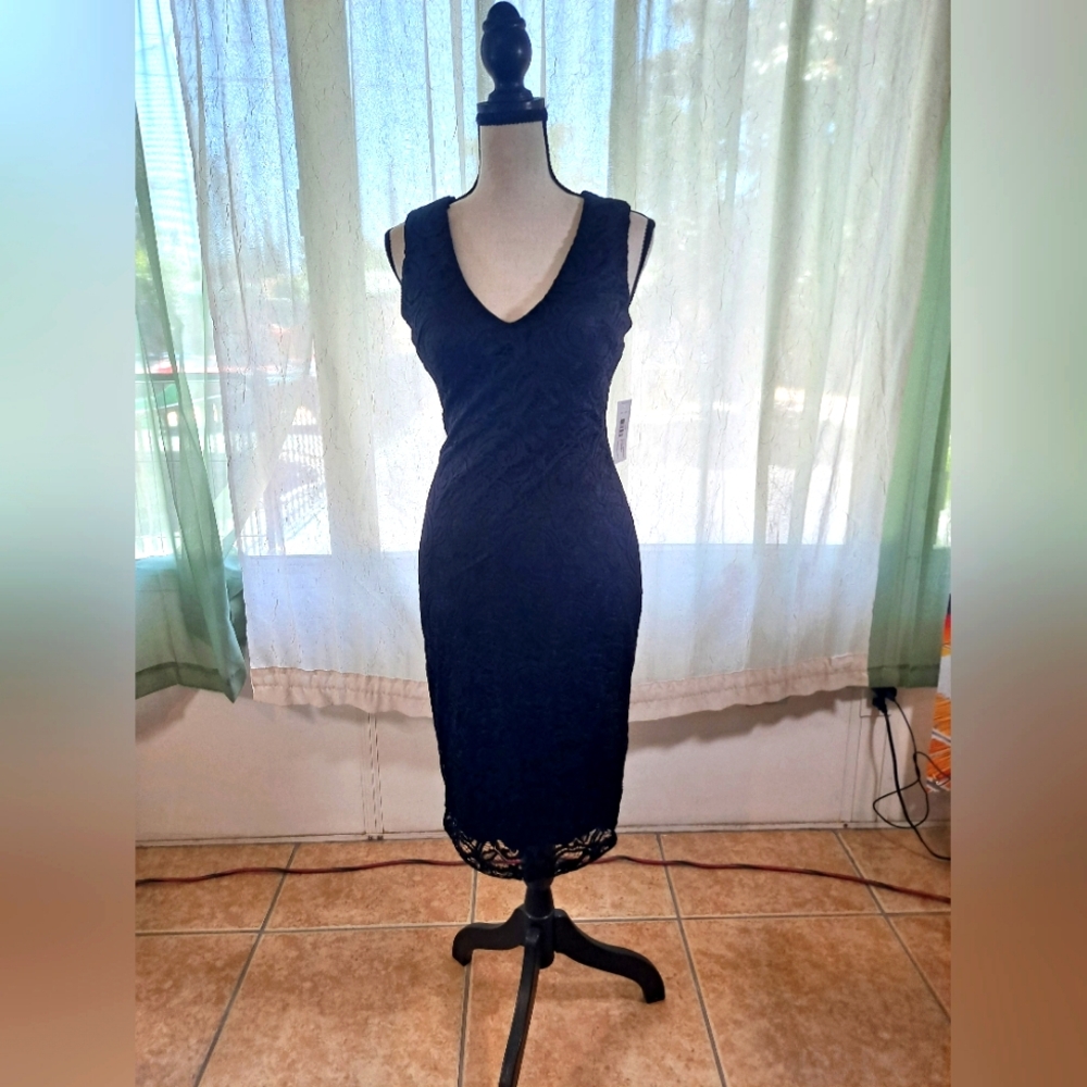 Bisou Bisou Elegant Black Lace Sleeveless Dress. NWT Size 2.